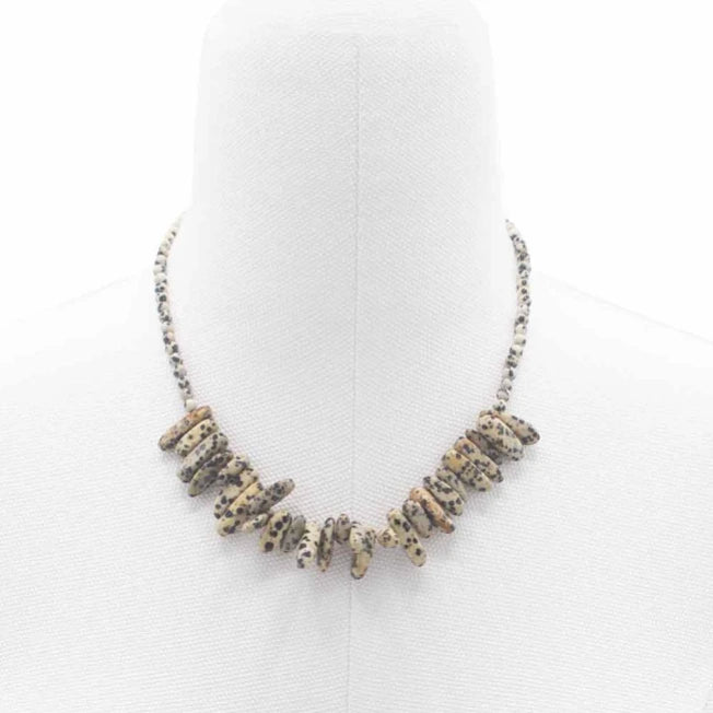 Collana Chips Lunghe Pietra Dalmata Gioia e Leggerezza - Pleyas