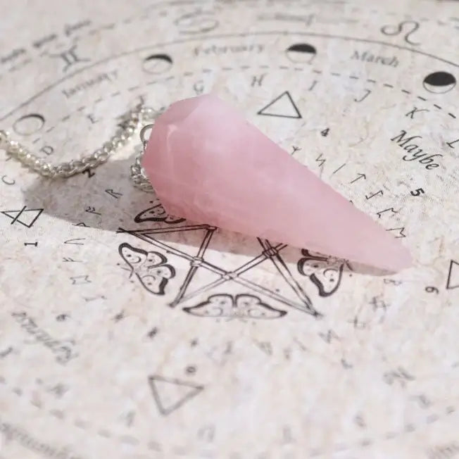Pendolo divinatorio in quarzo rosa per rituale dell'amore - Pleyas