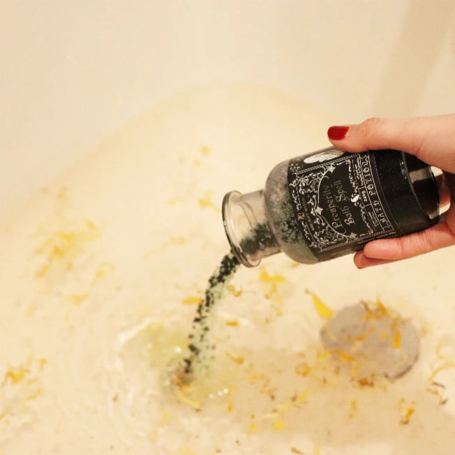 Preparazione del bagno rituale di prosperità con sali ed estratto d'avventurina - Pleyas