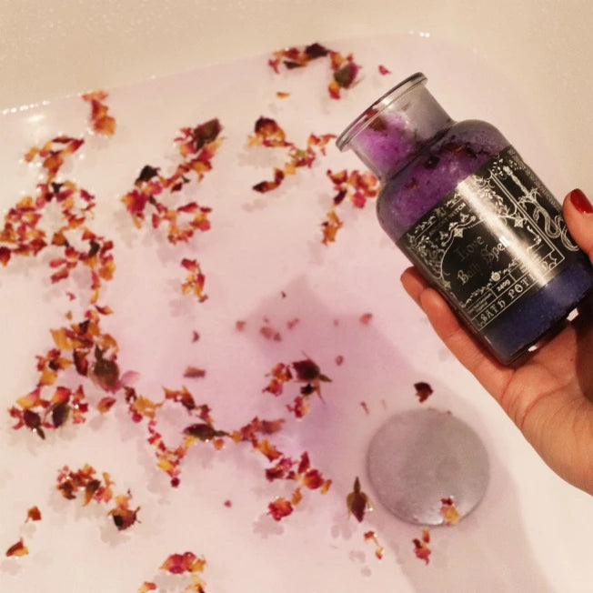 Versamento pozione da bagno per rito di attrazione e amore con quarzo rosa - Pleyas